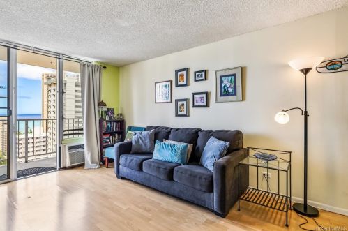 2452 Tusitala St, Honolulu HI 96815-3154 exterior