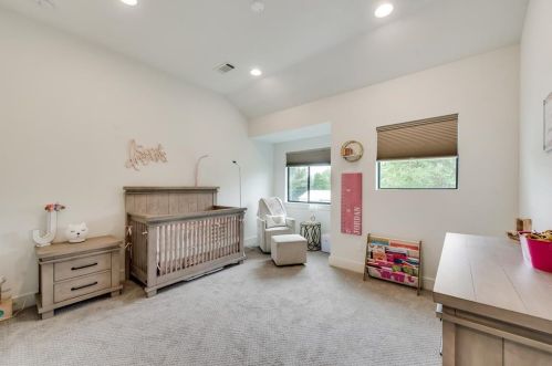 8518 Glencrest Ln, Dallas TX  75209-2632 exterior