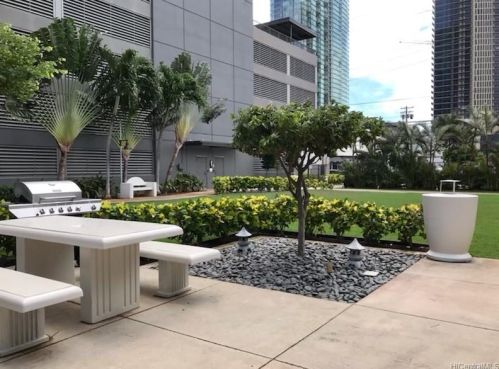 1009 Kapiolani Blvd, Honolulu HI  96814-2103 exterior