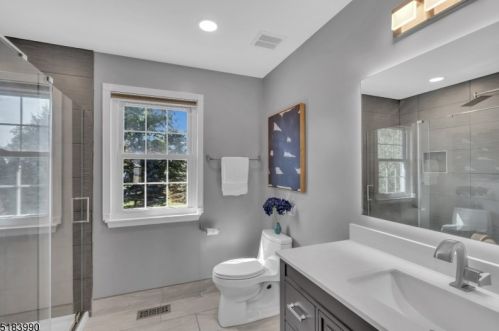 41 Heinrick Way, Bridgewater NJ 08807-5660 exterior