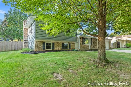 2624 Creek Bluff Pl, Grand Rapids, MI 49504-2360