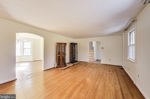 1101 Morningside Ln, Alexandria VA 22308-1042 exterior