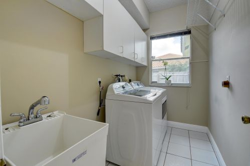 5745 Descartes Cir, Boynton Beach FL 33472-2430 exterior