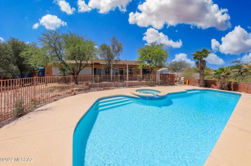 5242 Calle Montuoso, Tucson AZ 85745-9529 exterior