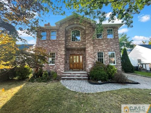 37 Carpenter Pl, Metuchen NJ 08840-2521 exterior