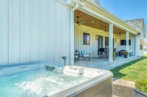 100 Ladue Meadows Ln, Saint Louis MO 63141-7503 exterior