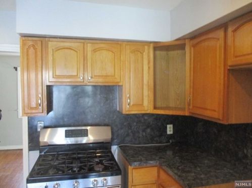 154 Bedford Ave, Teaneck, NJ 07666-5942