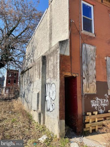 2112 Darien St, Philadelphia, PA 19122-1316