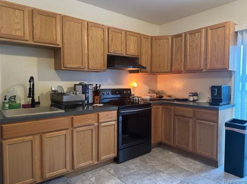 520 Auburn Rd, Rochester MI 48307-5302 exterior