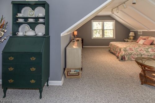 1490 Fox Trl, Mountainside NJ 07092-1301 exterior