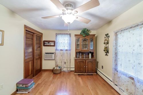 10 Montclair Dr, Enfield CT 06082-3025 exterior