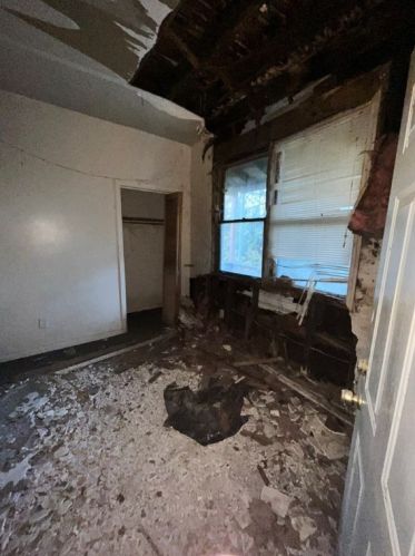 1206 Lakewood Ave, Pittsburgh PA 15220-5746 exterior