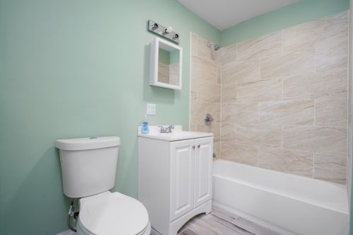 2048 70 Pl, Chicago IL 60637-4642 exterior