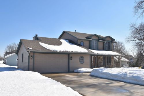 6066 115th St, Milwaukee, WI 53225-1221