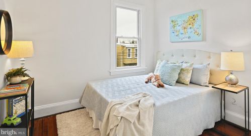 1306 Emerald St, Washington DC 20002-5432 exterior