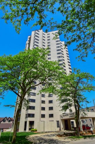 1633 Prospect Ave, Milwaukee WI  53202-2494 exterior