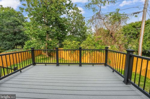 1505 Crestwood Dr, Alexandria VA  22302-2303 exterior