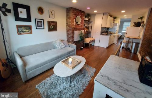 1028 Wisconsin Ave, Washington, DC 20007-3709