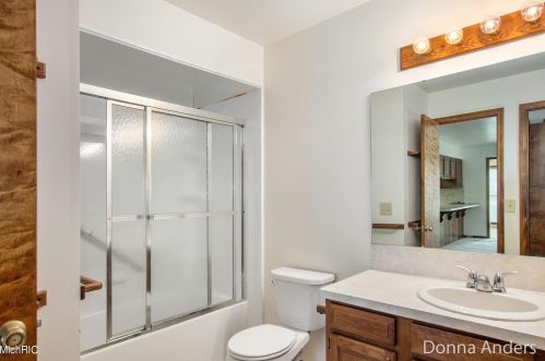 2179 Ter Van Dr, Grand Rapids MI 49505-6373 exterior