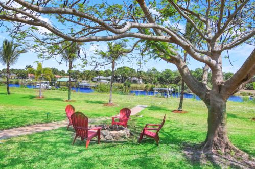 2718 Eagle Dr, Fort Pierce FL 34984-8913 exterior