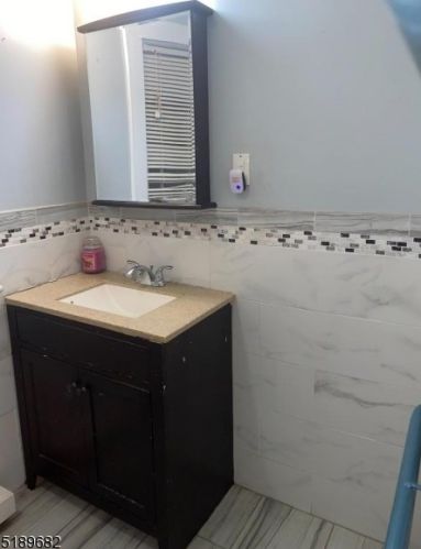 26 Becker Ter, Irvington NJ 07111-1311 exterior