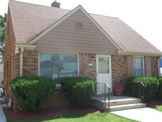 7515 Burleigh St, Milwaukee WI  53222-4919 exterior