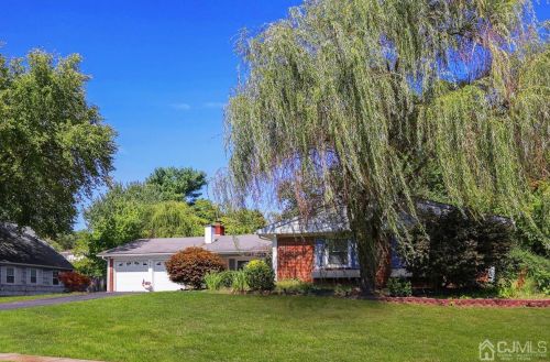 9 Macbeth Dr, Old Bridge, NJ 08857-2709