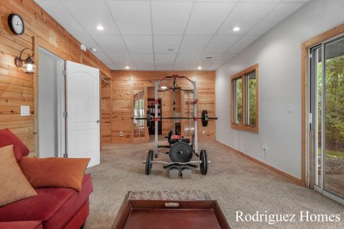 3905 Pemberton Dr, Grand Rapids MI 49508-8894 exterior