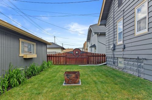 1015 76, Milwaukee WI 53214-3031 exterior