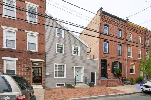 128 Bainbridge St, Philadelphia PA  19147-2402 exterior