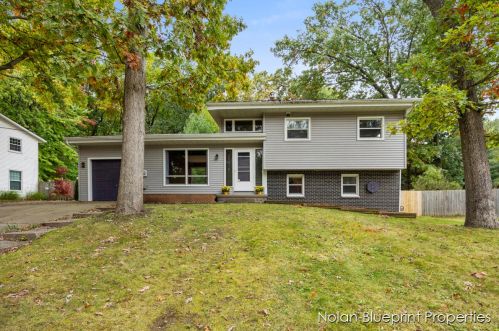 2154 Holliday Dr, Wyoming MI  49519 exterior