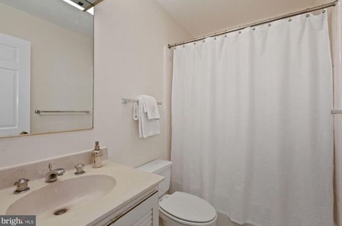 11013 Cripplegate Rd, Rockville MD 20854-1630 exterior