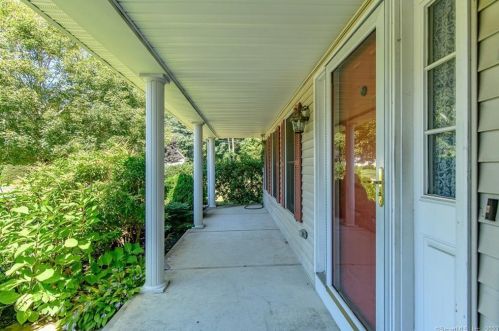 89 Laurel Dr, Killingly, CT 06241-2216