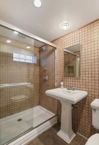 5223 Leamington Ave, Chicago IL 60651-2922 exterior