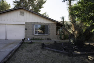 3327 Shangri La Rd, Phoenix AZ  85028-2720 exterior