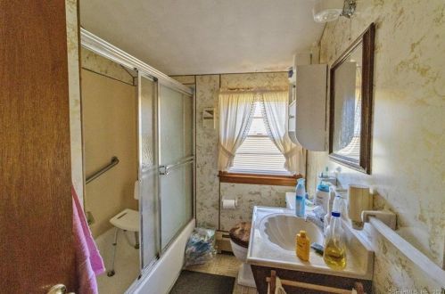 3 Coolidge Dr, Enfield CT 06082-5309 exterior