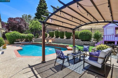 3020 Shetland Dr, Concord CA 94523-1606 exterior