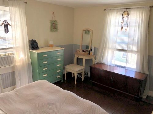 130 Spg St, Middletown RI 02840-6804 exterior