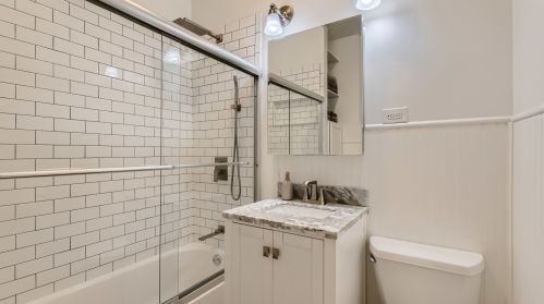 4209 Bernard St, Chicago IL 60618-1103 exterior