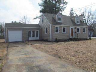 153 Bloomfield Ave, Windsor CT  06095-2819 exterior