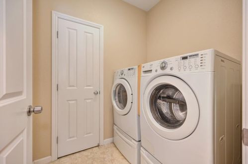 1302 Tapestry Ln, Concord CA 94520-3965 exterior