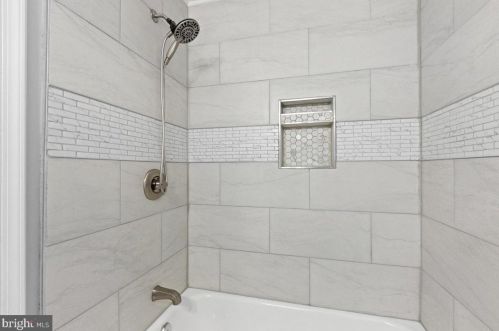 8 Maddock Dr, Trenton NJ 08628-2308 exterior