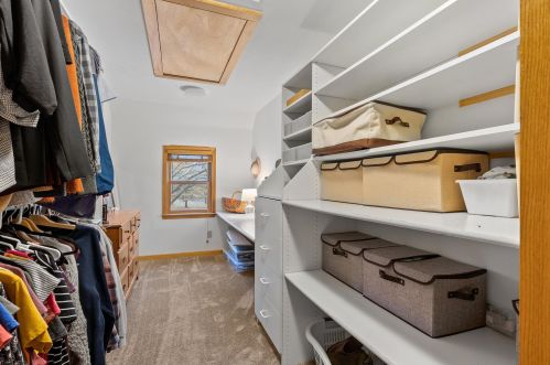 9360 Sleepy Hollow Ln, Milwaukee WI  53217-1242 exterior