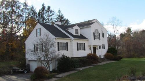 9 Harvard Dr, Poughkeepsie NY 12603-1159 exterior