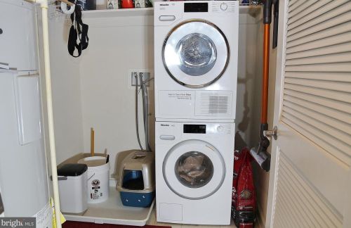 422 Royal St, Alexandria VA  22314-2335 exterior