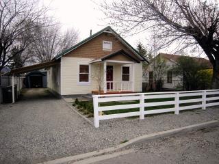 827 Malaga Ave, Wenatchee WA  98801-3404 exterior