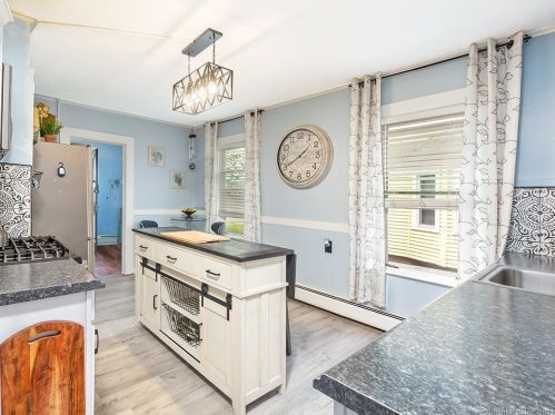 5 Commonwealth Ave, New Britain CT  06053-2913 exterior