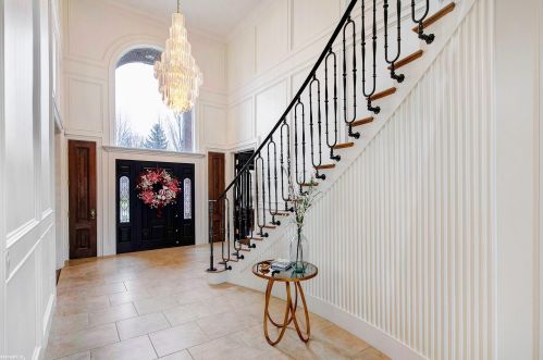 1140 Autumnview Dr, Rochester MI 48307-6060 exterior