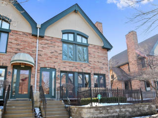 1426 Astor St, Milwaukee WI  53202-2845 exterior