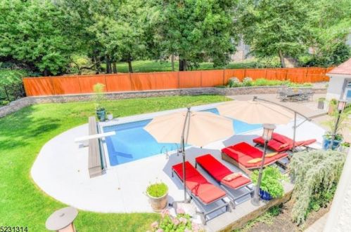 23 Oak Rdg, Springfield NJ 07081-3719 exterior